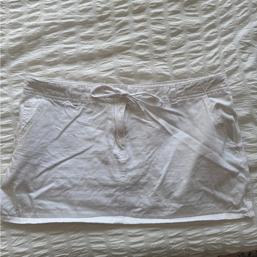 Glassons white cargo skirt